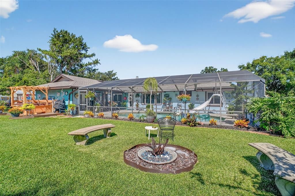 合同活跃: $480,000 (4 贝兹, 3 浴室, 2214 平方英尺)