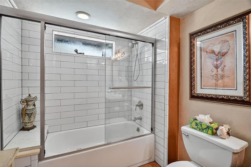 合同活跃: $480,000 (4 贝兹, 3 浴室, 2214 平方英尺)