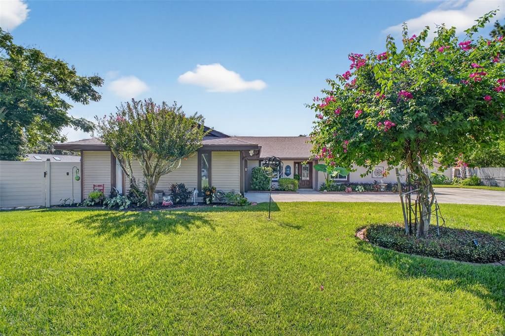 合同活跃: $480,000 (4 贝兹, 3 浴室, 2214 平方英尺)