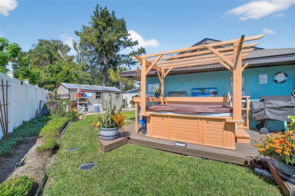 合同活跃: $480,000 (4 贝兹, 3 浴室, 2214 平方英尺)