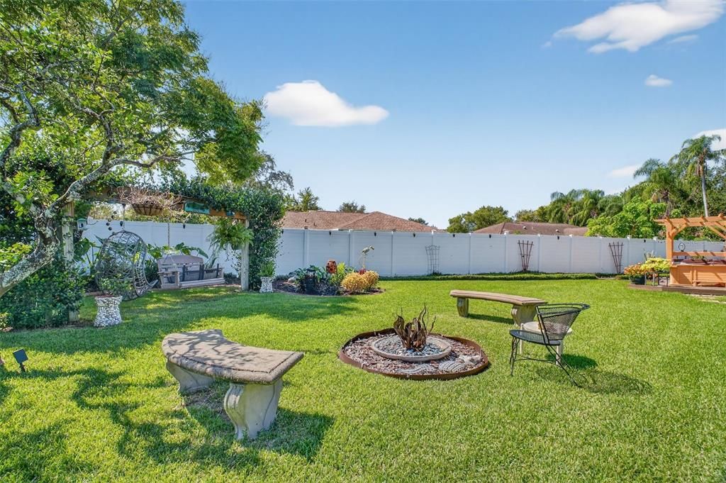 合同活跃: $480,000 (4 贝兹, 3 浴室, 2214 平方英尺)