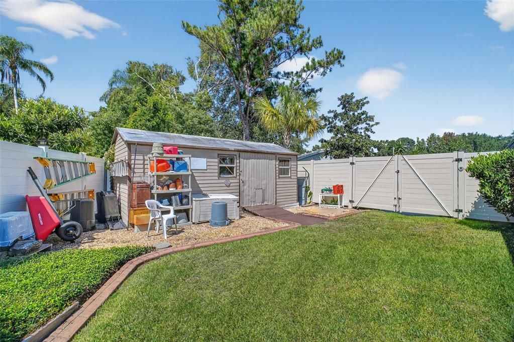 合同活跃: $480,000 (4 贝兹, 3 浴室, 2214 平方英尺)