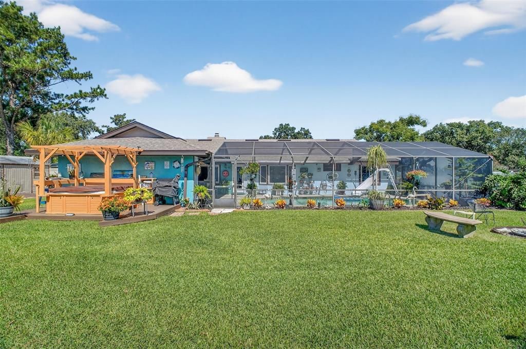 合同活跃: $480,000 (4 贝兹, 3 浴室, 2214 平方英尺)