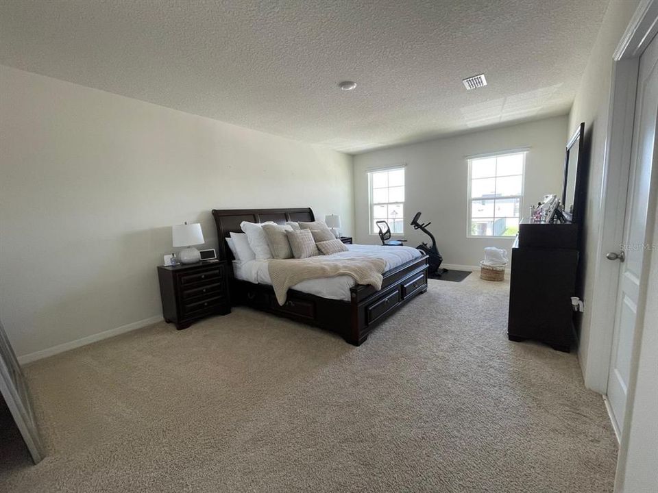 For Rent: $3,250 (5 beds, 3 baths, 2626 Square Feet)