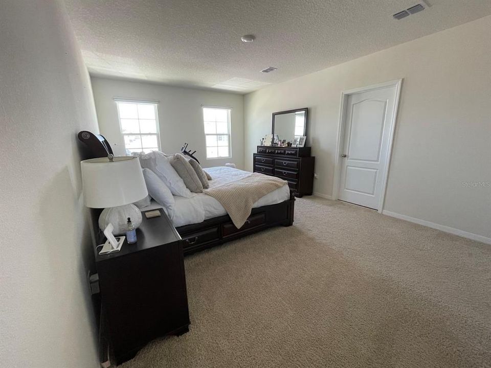 For Rent: $3,250 (5 beds, 3 baths, 2626 Square Feet)