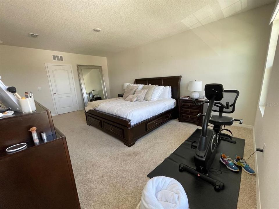 For Rent: $3,250 (5 beds, 3 baths, 2626 Square Feet)