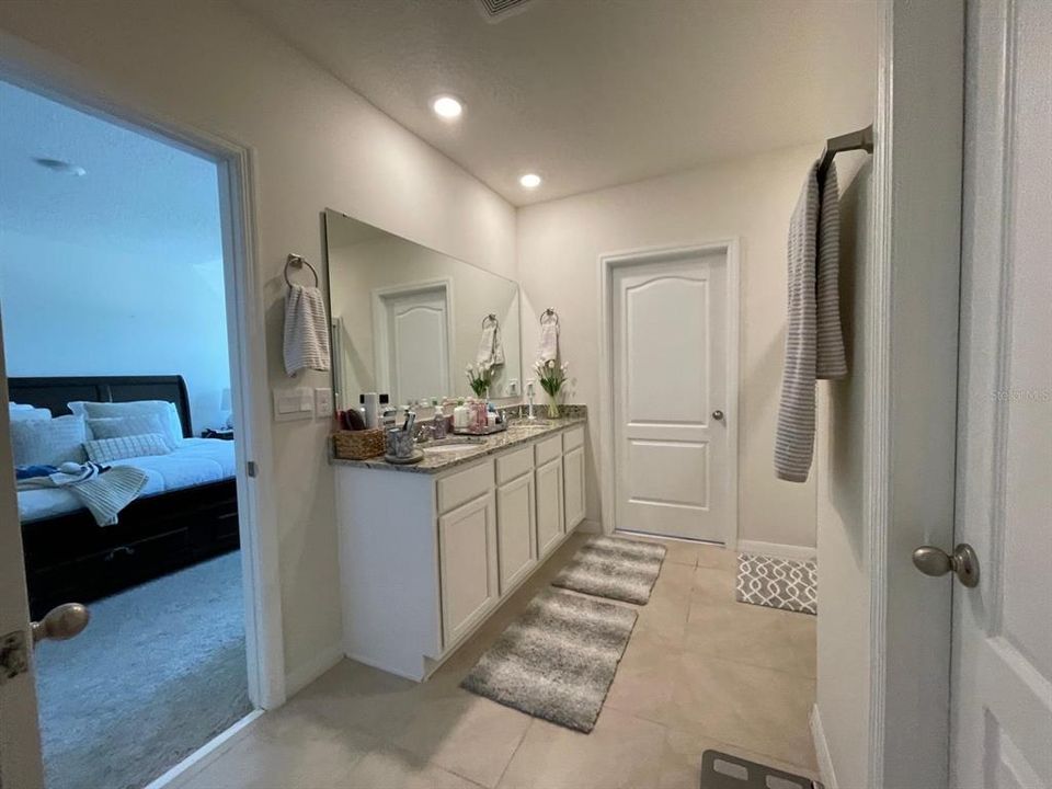 For Rent: $3,250 (5 beds, 3 baths, 2626 Square Feet)