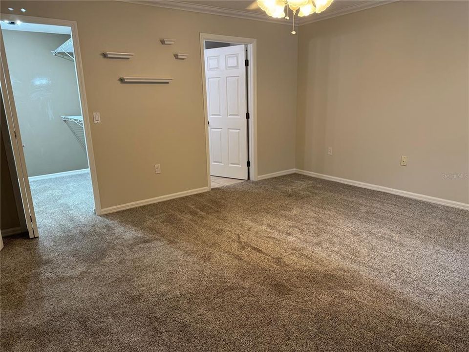 合同活跃: $299,999 (3 贝兹, 2 浴室, 1614 平方英尺)