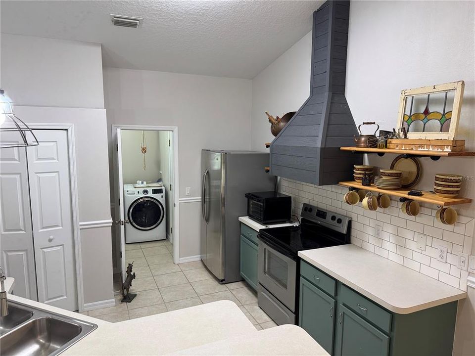 合同活跃: $299,999 (3 贝兹, 2 浴室, 1614 平方英尺)