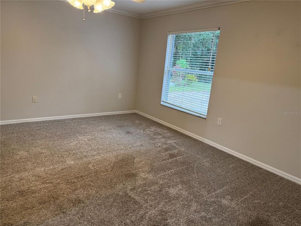 合同活跃: $299,999 (3 贝兹, 2 浴室, 1614 平方英尺)