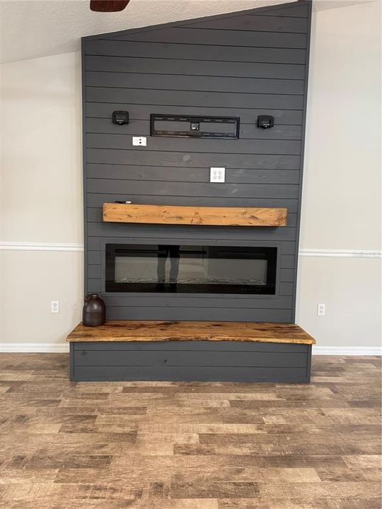 合同活跃: $299,999 (3 贝兹, 2 浴室, 1614 平方英尺)