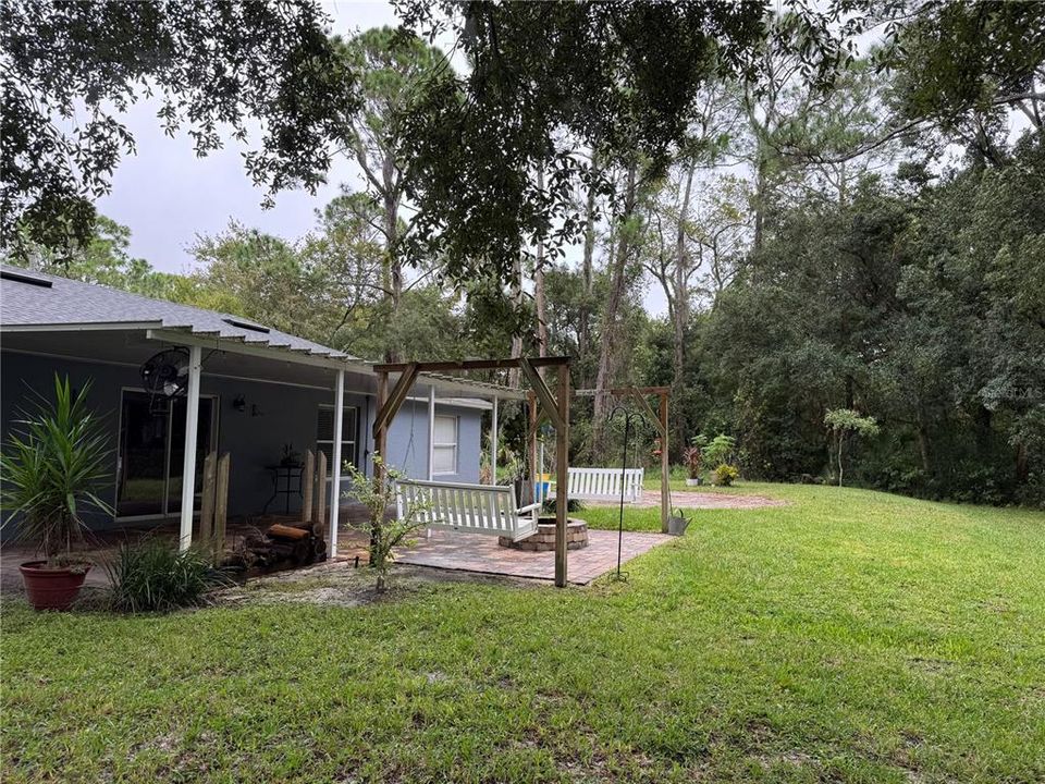 合同活跃: $299,999 (3 贝兹, 2 浴室, 1614 平方英尺)