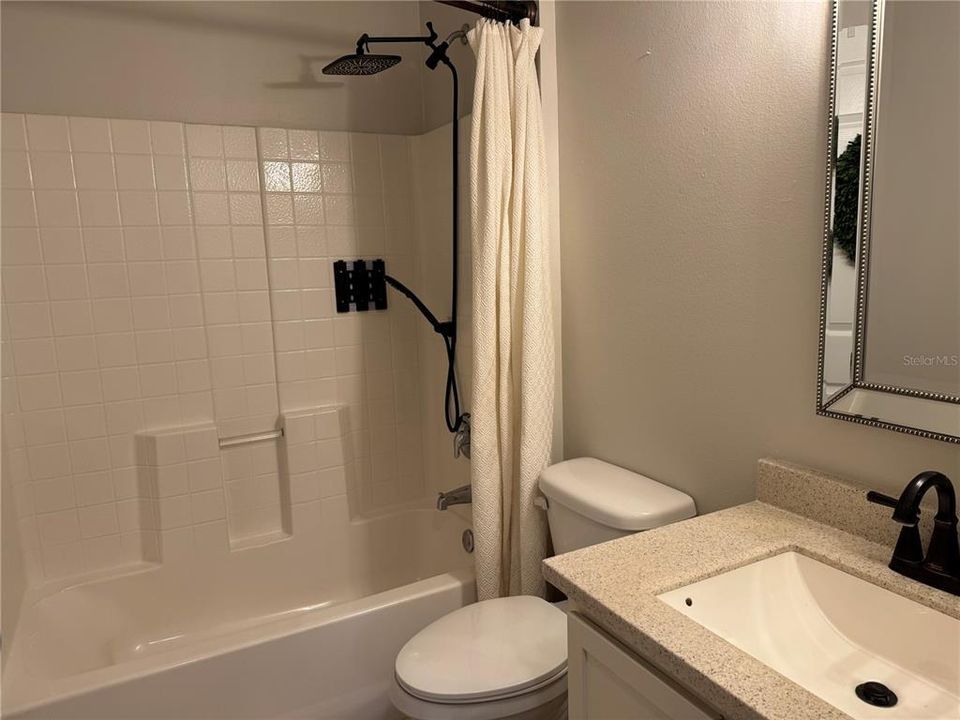 合同活跃: $299,999 (3 贝兹, 2 浴室, 1614 平方英尺)