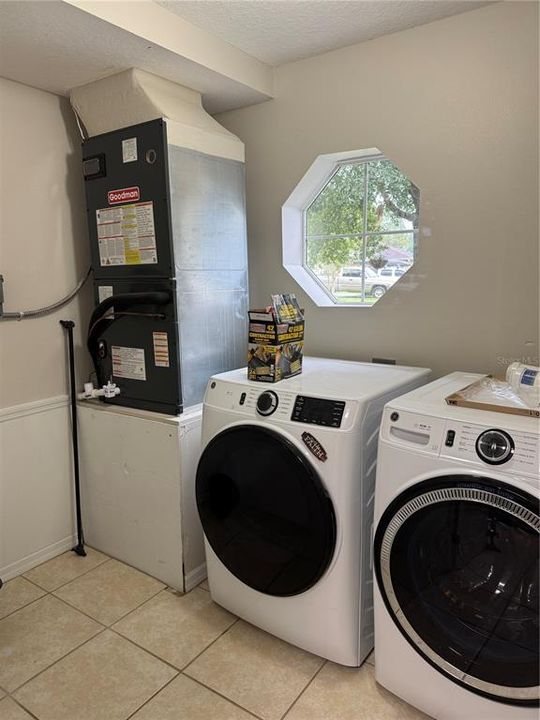 合同活跃: $299,999 (3 贝兹, 2 浴室, 1614 平方英尺)