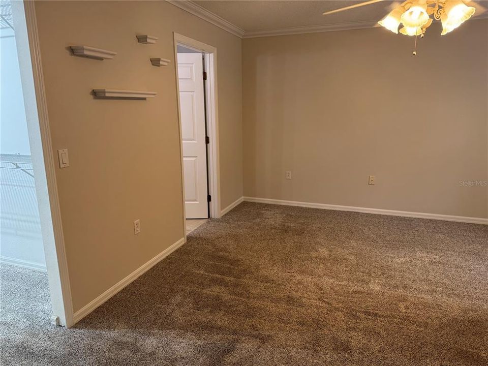 合同活跃: $299,999 (3 贝兹, 2 浴室, 1614 平方英尺)