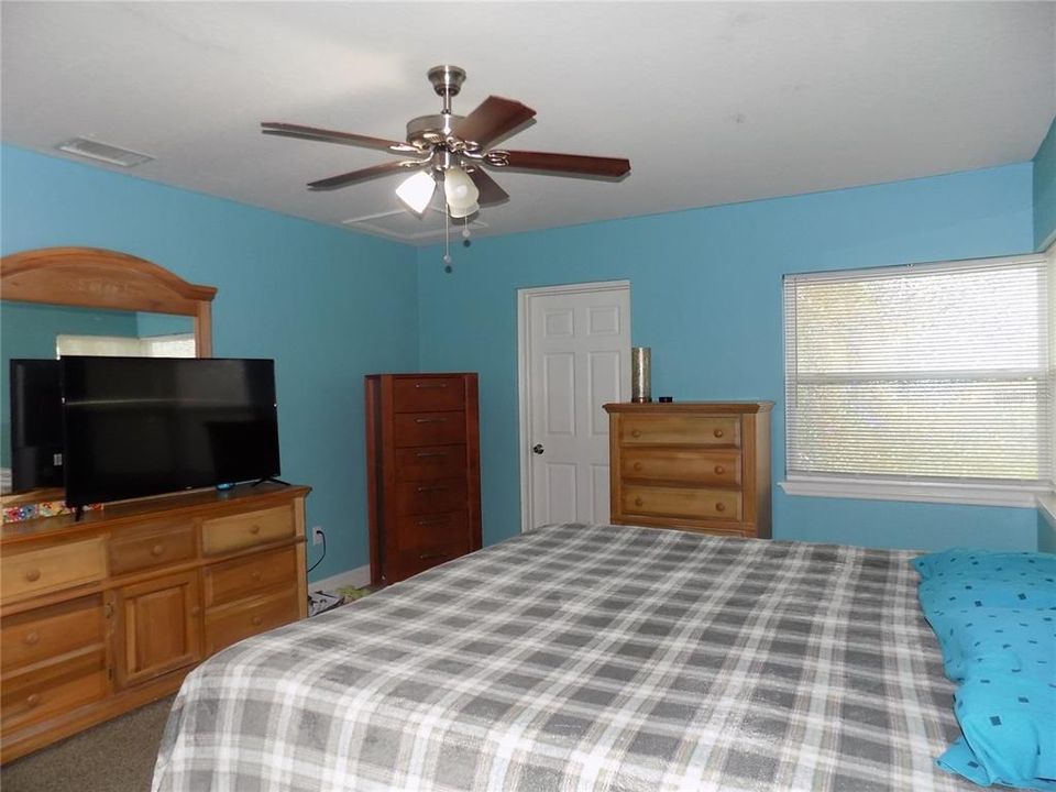 Active With Contract: $239,900 (2 beds, 2 baths, 1388 Square Feet)