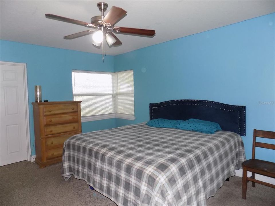 Active With Contract: $239,900 (2 beds, 2 baths, 1388 Square Feet)