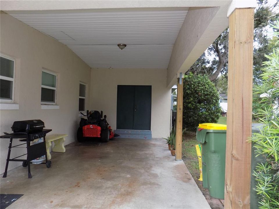 Active With Contract: $239,900 (2 beds, 2 baths, 1388 Square Feet)