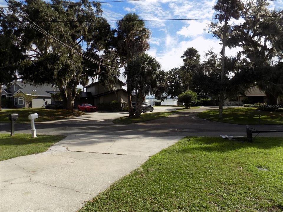 Active With Contract: $239,900 (2 beds, 2 baths, 1388 Square Feet)