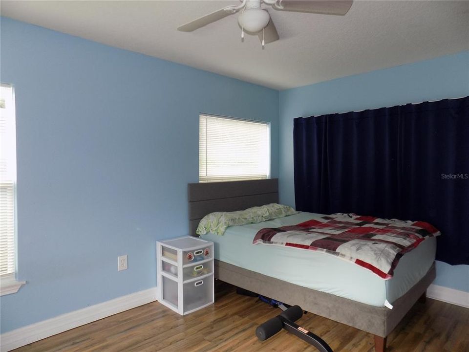 Active With Contract: $239,900 (2 beds, 2 baths, 1388 Square Feet)