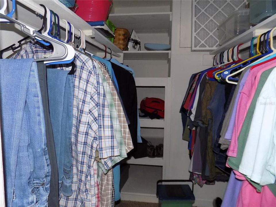 Active With Contract: $239,900 (2 beds, 2 baths, 1388 Square Feet)