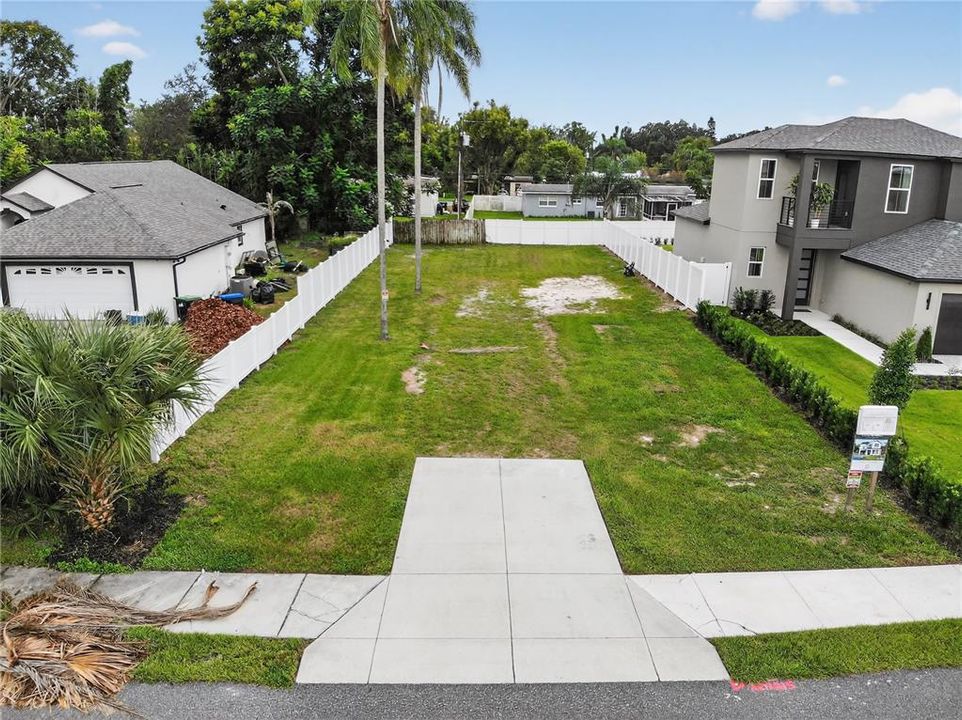 En Venta: $295,000 (0.15 acres)