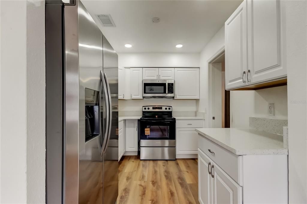 Activo con contrato: $299,000 (4 camas, 2 baños, 1178 Pies cuadrados)