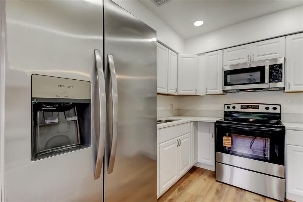 Activo con contrato: $299,000 (4 camas, 2 baños, 1178 Pies cuadrados)