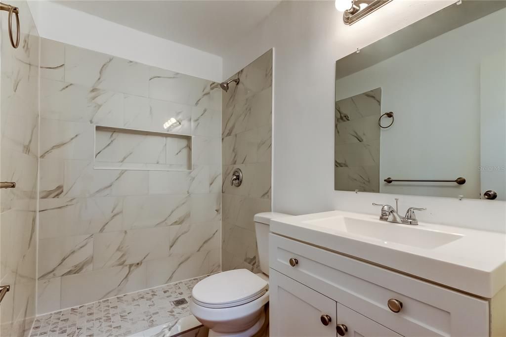 Activo con contrato: $299,000 (4 camas, 2 baños, 1178 Pies cuadrados)