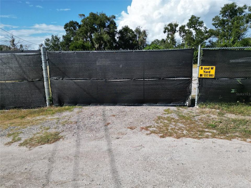 На продажу: $185,000 (0.78 acres)