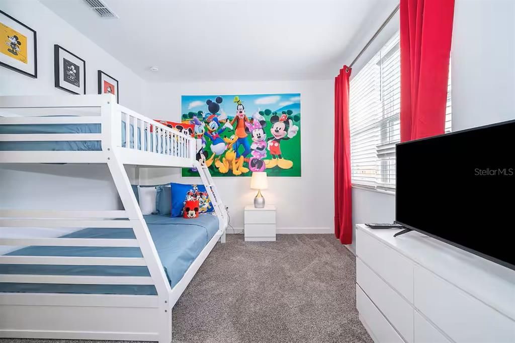 待售: $720,000 (5 贝兹, 5 浴室, 2996 平方英尺)