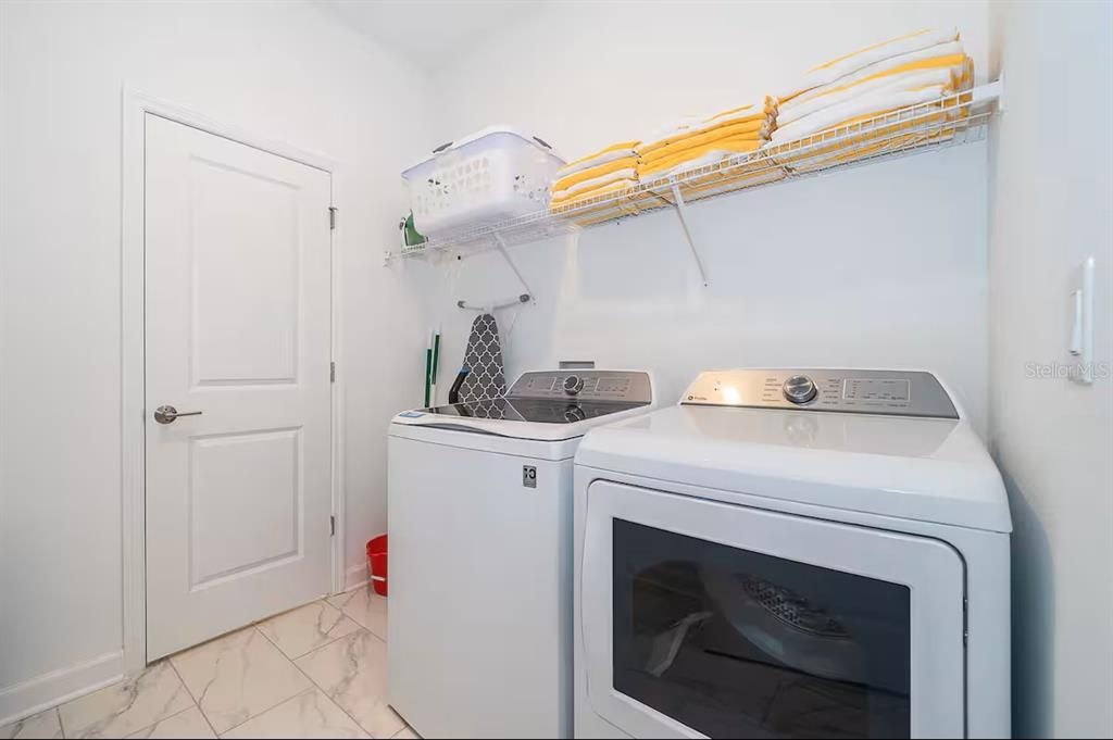 待售: $720,000 (5 贝兹, 5 浴室, 2996 平方英尺)