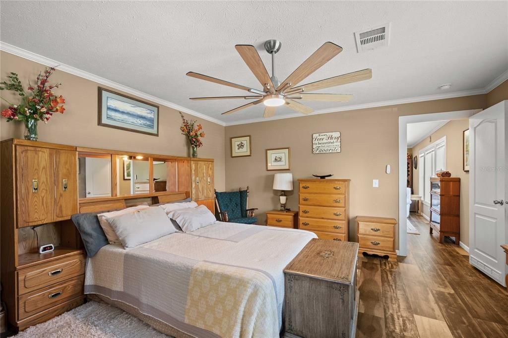 For Sale: $549,000 (4 beds, 2 baths, 2220 Square Feet)