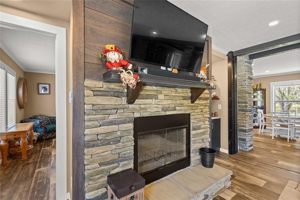 For Sale: $549,000 (4 beds, 2 baths, 2220 Square Feet)