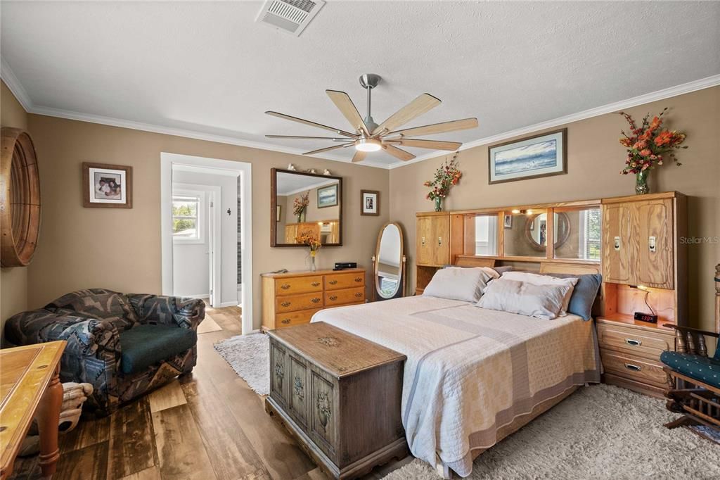 For Sale: $549,000 (4 beds, 2 baths, 2220 Square Feet)