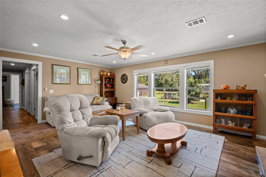 For Sale: $549,000 (4 beds, 2 baths, 2220 Square Feet)