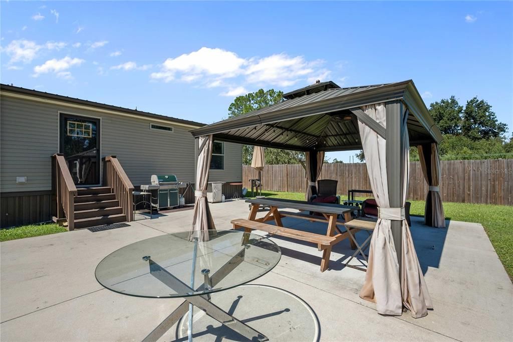 For Sale: $549,000 (4 beds, 2 baths, 2220 Square Feet)