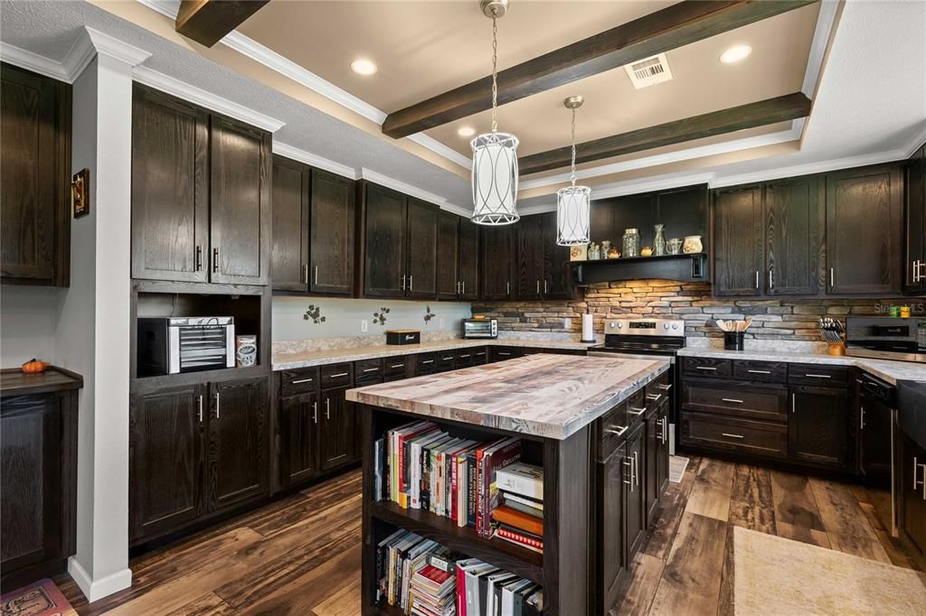 For Sale: $549,000 (4 beds, 2 baths, 2220 Square Feet)