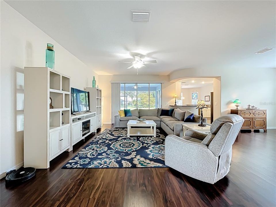 For Sale: $485,000 (4 beds, 2 baths, 2318 Square Feet)