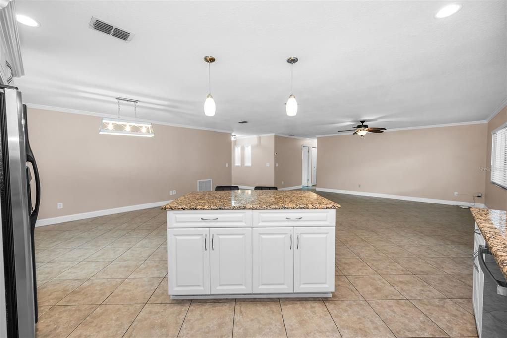 For Sale: $449,900 (3 beds, 2 baths, 1694 Square Feet)