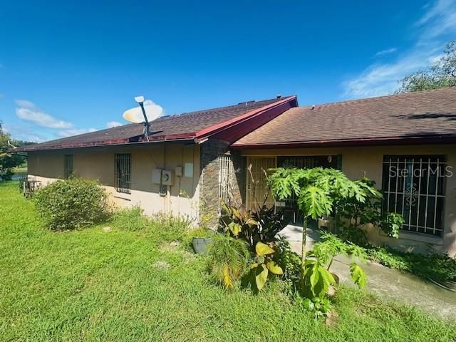 合同活跃: $245,000 (3 贝兹, 2 浴室, 1375 平方英尺)