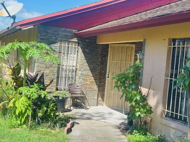 合同活跃: $245,000 (3 贝兹, 2 浴室, 1375 平方英尺)