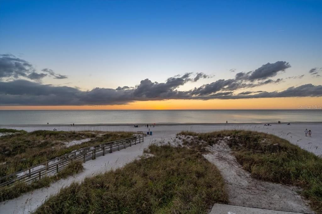 For Rent: $25,500 (5 beds, 4 baths, 3400 Square Feet)