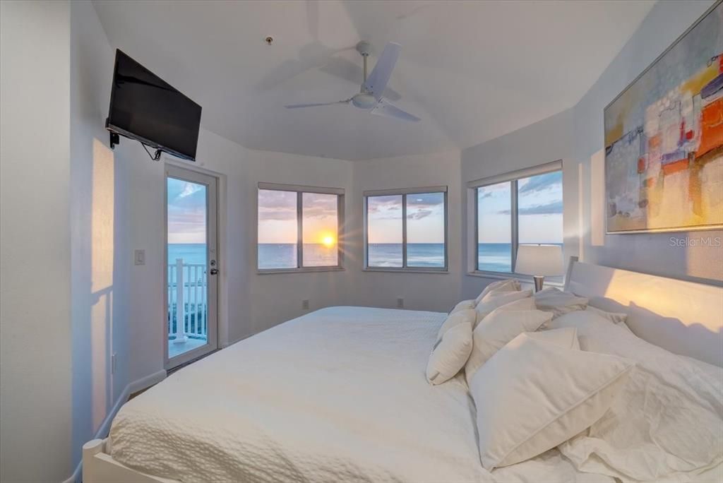 For Rent: $25,500 (5 beds, 4 baths, 3400 Square Feet)