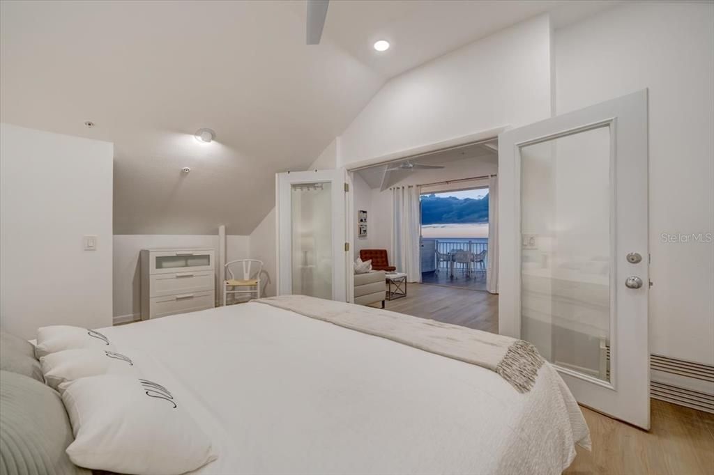 For Rent: $25,500 (5 beds, 4 baths, 3400 Square Feet)