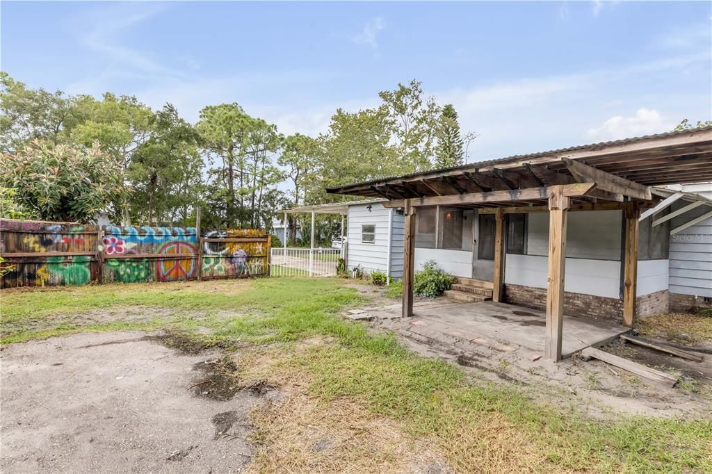 Под контрактом: $199,000 (3 спален, 2 ванн, 1144 Квадратных фут)