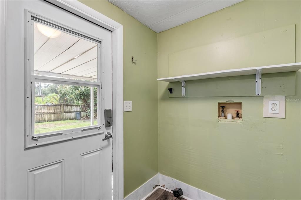 Под контрактом: $199,000 (3 спален, 2 ванн, 1144 Квадратных фут)