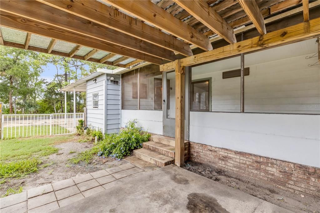 Под контрактом: $199,000 (3 спален, 2 ванн, 1144 Квадратных фут)