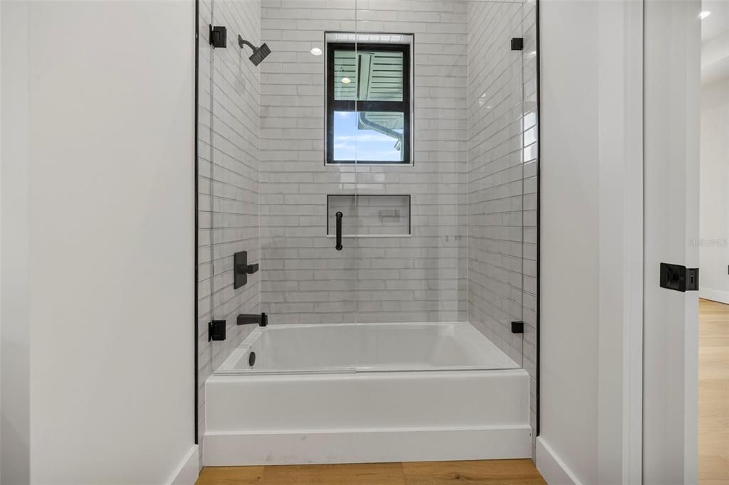 En Venta: $3,099,990 (5 camas, 5 baños, 5096 Pies cuadrados)