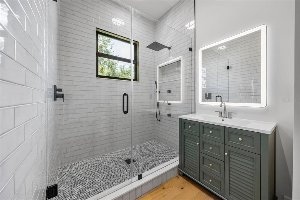 En Venta: $3,099,990 (5 camas, 5 baños, 5096 Pies cuadrados)